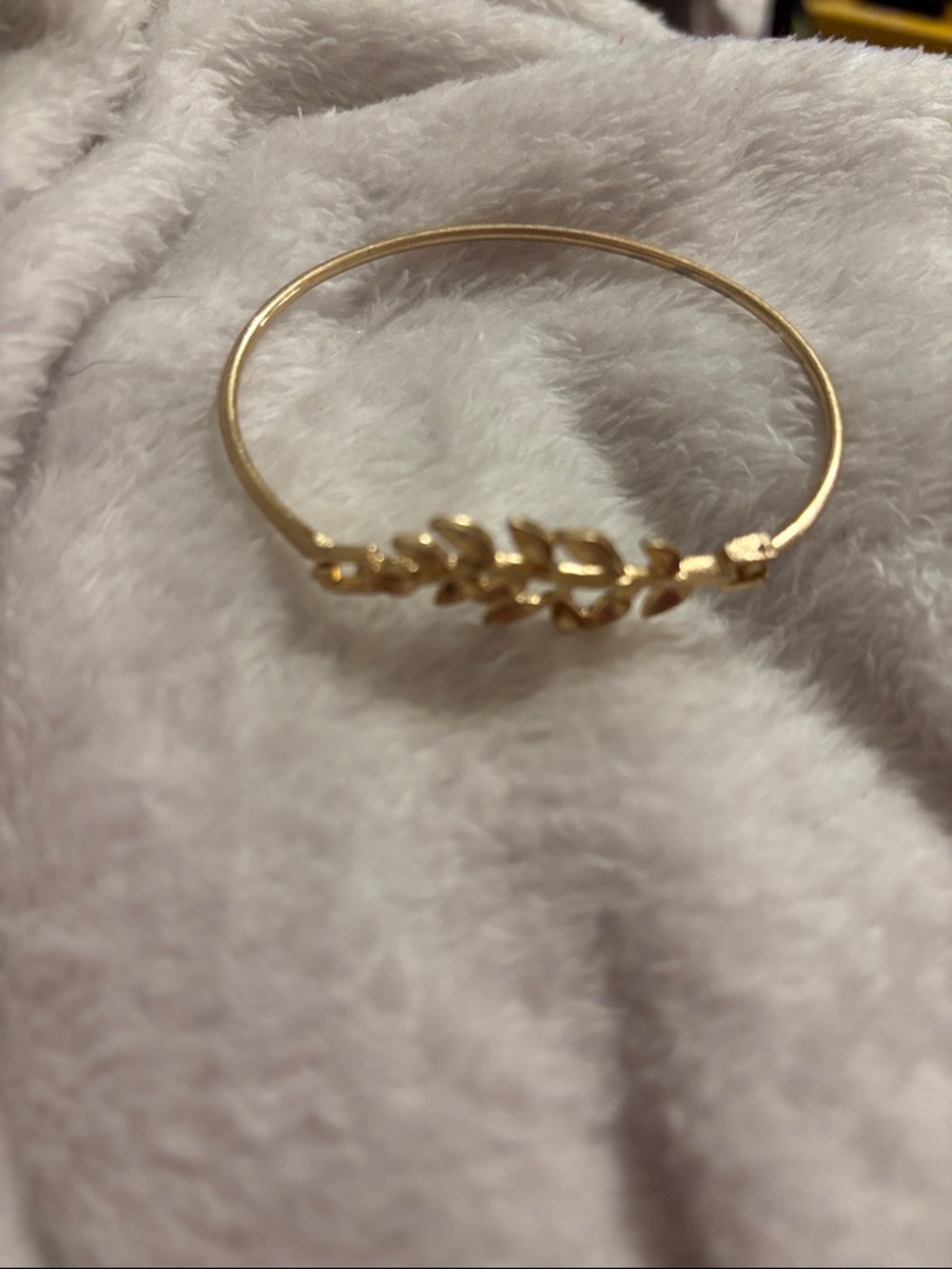 Plunder Gold Leaf Motif Bangle Bracelet